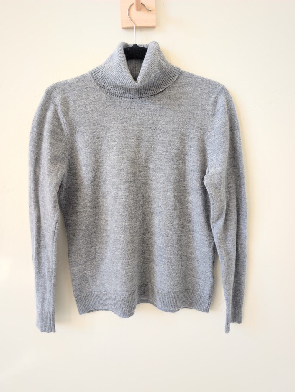 Ellen Tracy 100% Merino Wool Turtleneck Sweater in Light Gray size XL